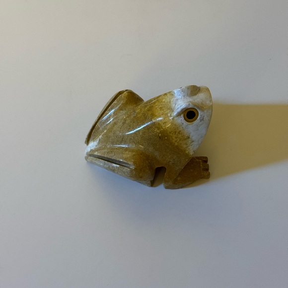 🐸Handcrafted Stone Frog Figurine - Picture 6 of 9